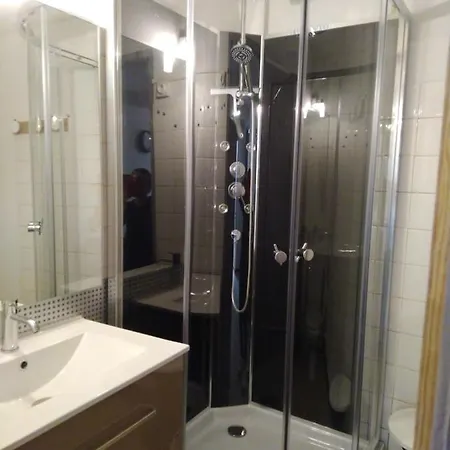 Entre Et Canal, Calme Et !gare A 700 M Apartment *